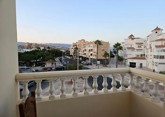 Apartamento De Tres Habitaciones A 3 Minutos De La Playa Para 6 Personas