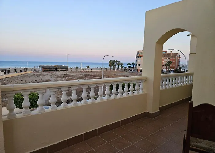 Apartamento De Tres Habitaciones A 3 Minutos De La Playa Para 6 Personas