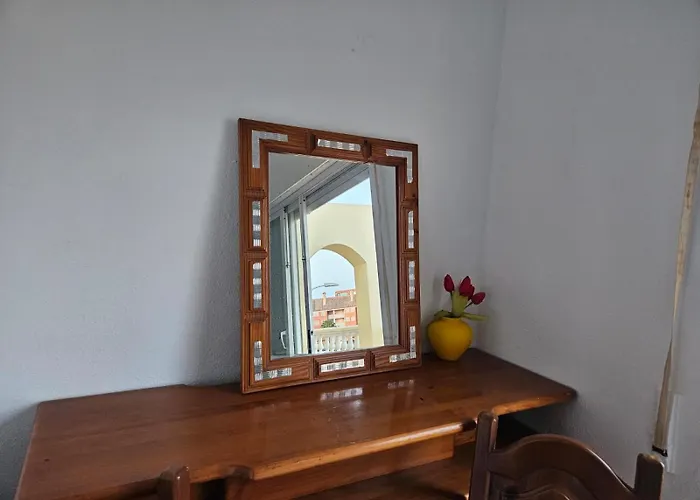 Apartamento De Tres Habitaciones A 3 Minutos De La Playa Para 6 Personas